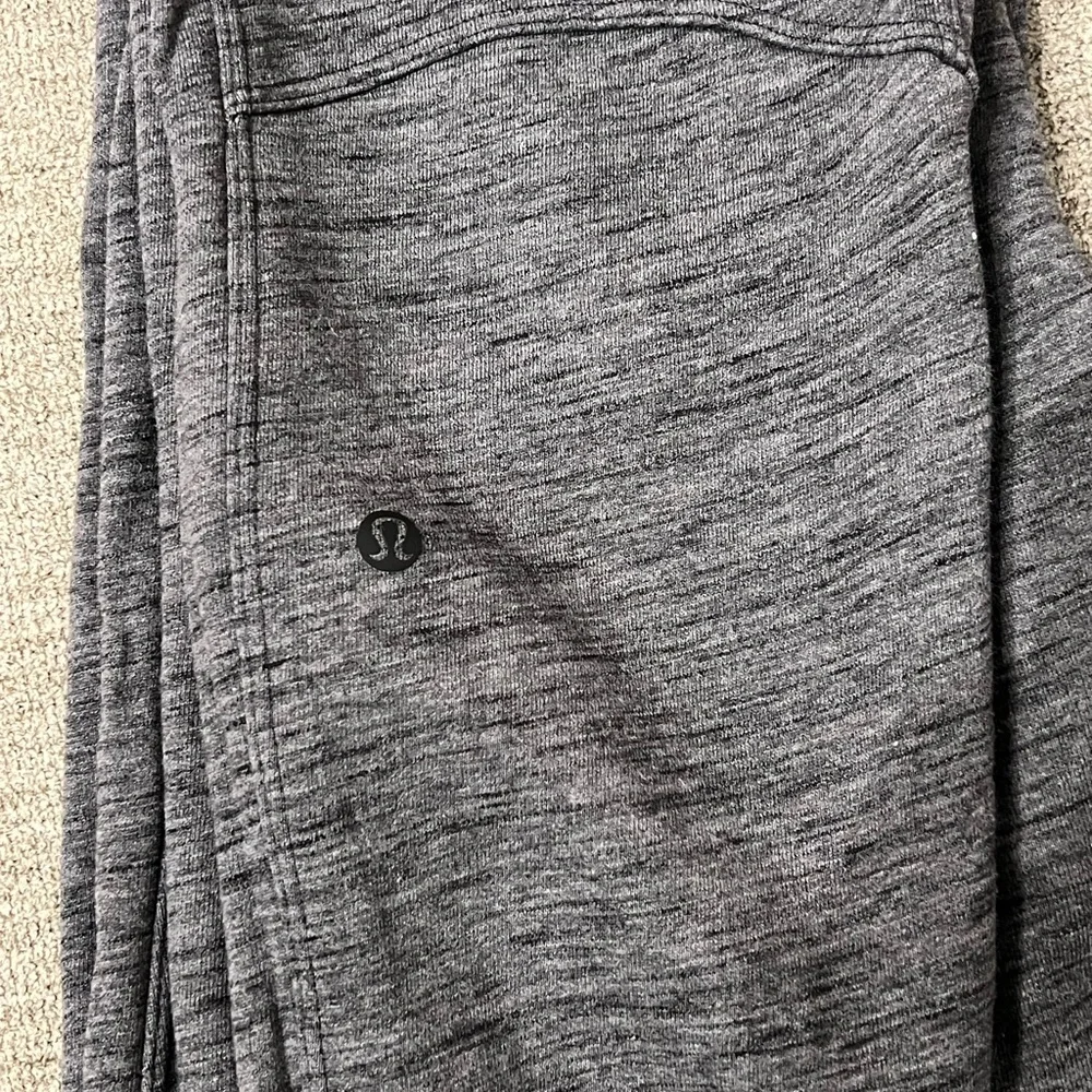 Lululemon Free To Roam Heathered Corral Dark Grey 30